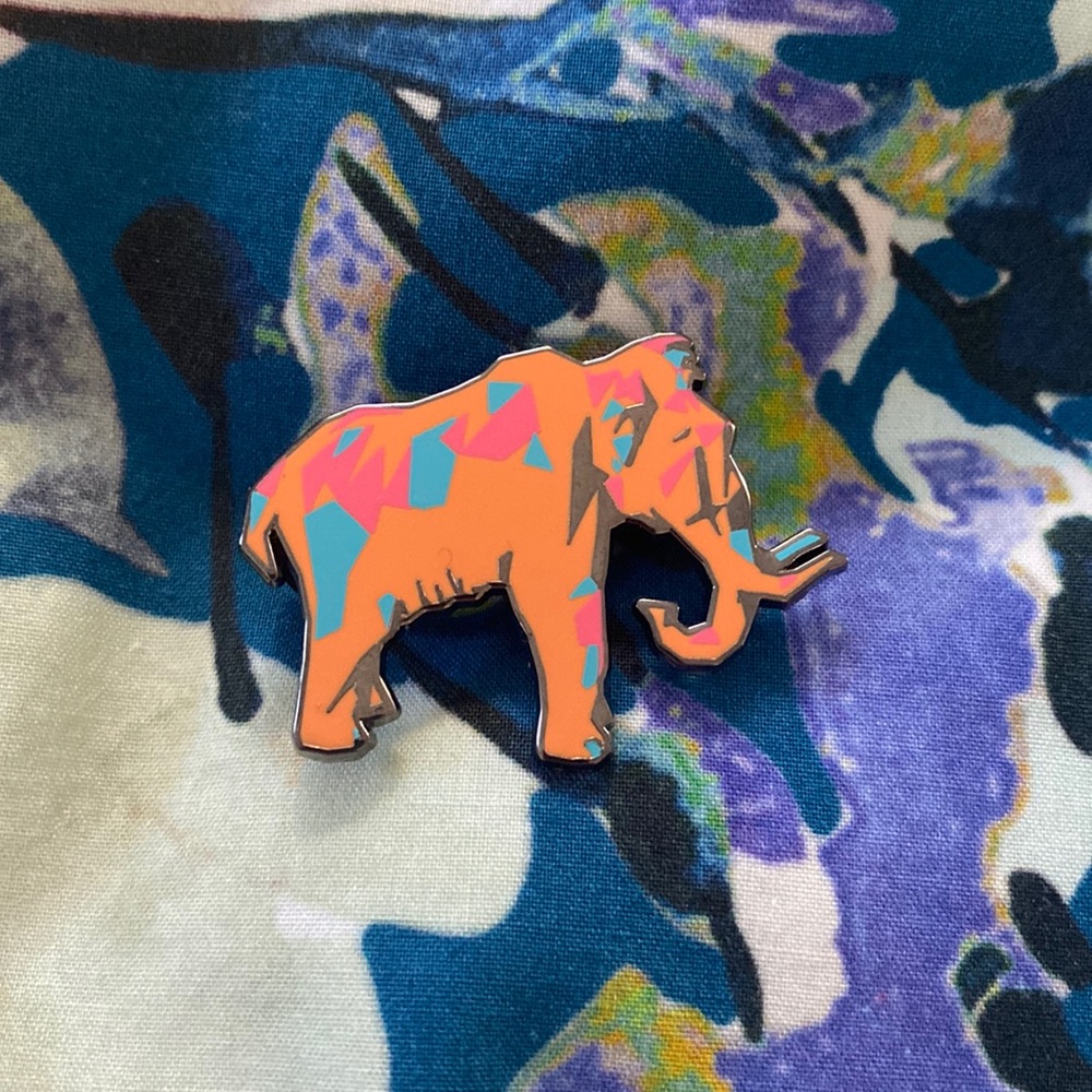 Mammoth club pin